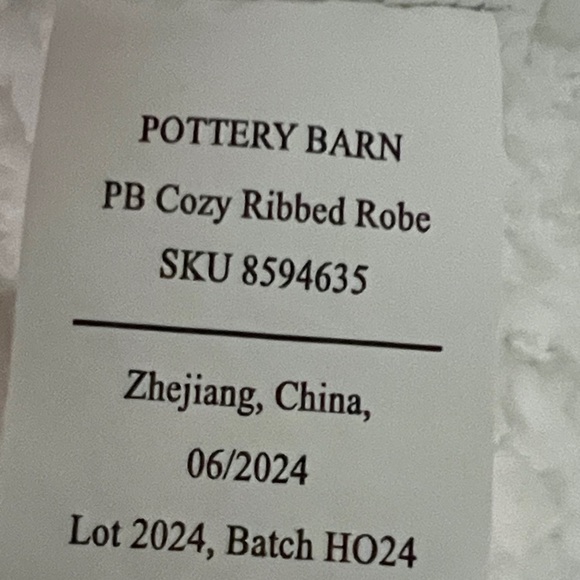 Pottery Barn White Cozy Ribbed Robe Quiet Luxury Spa Resort Size: 44 in x 25 in - Picture 13 of 13